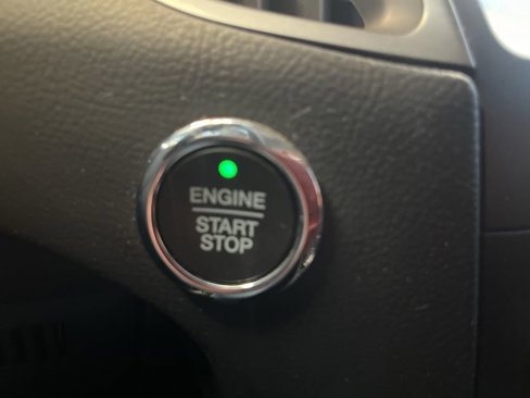 Used 2020 Ford Edge SE image 19