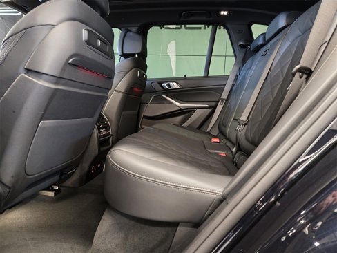 Used 2025 BMW X5 M60i image 11