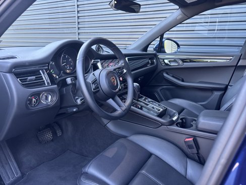 Certified 2025 Porsche Macan image 10