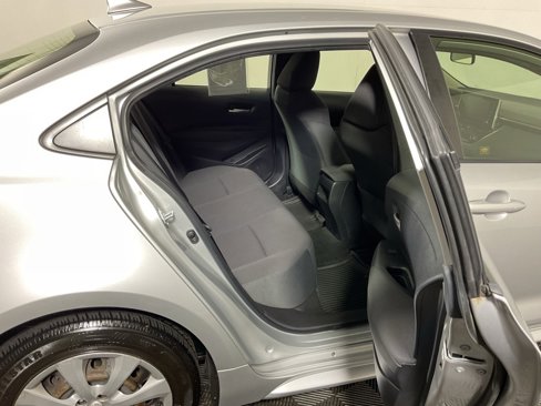 Used 2020 Toyota Corolla LE image 32