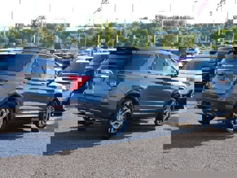 Certified 2024 Ford Explorer XLT w/ Equipment Group 202A image 4