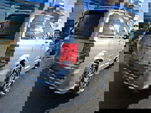Used 2016 Dodge Grand Caravan SE image 6