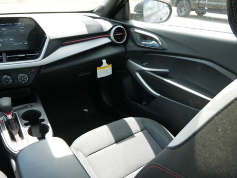 New 2025 Chevrolet Trax RS w/ Sunroof Package image 15