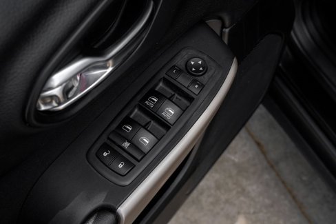 Used 2017 Jeep Cherokee Latitude w/ Comfort/Convenience Group image 54