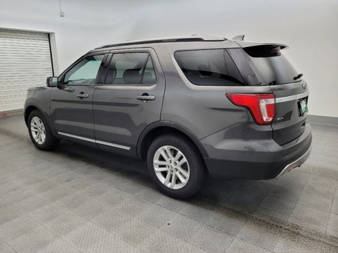 Used 2017 Ford Explorer XLT w/ Equipment Group 201A image 3