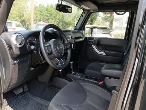 Used 2014 Jeep Wrangler Unlimited Rubicon image 18