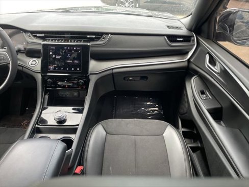 Used 2024 Jeep Grand Cherokee Altitude image 16