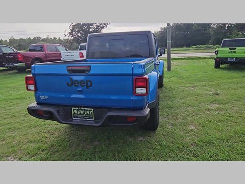 New 2025 Jeep Gladiator Sport image 22