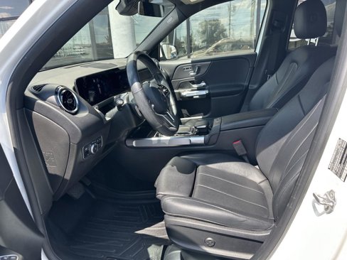 Used 2021 Mercedes-Benz GLB 250 4MATIC image 10