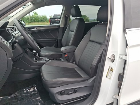 Used 2022 Volkswagen Tiguan SE image 13