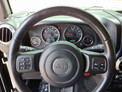 Used 2015 Jeep Wrangler Unlimited Sahara w/ Connectivity Group image 18