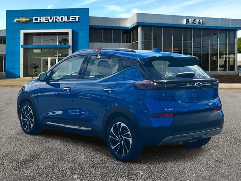 Used 2022 Chevrolet Bolt EUV Premier w/ Sun & Sound Package image 4