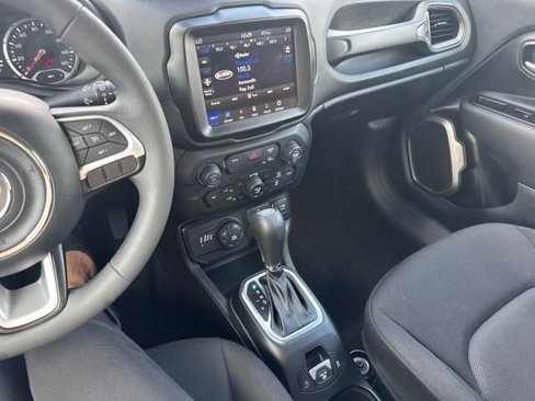 Used 2023 Jeep Renegade Latitude image 18