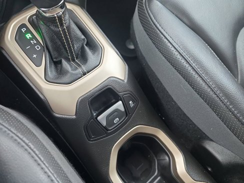 Used 2017 Jeep Renegade Limited image 30