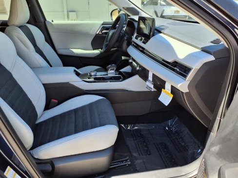 New 2025 Mitsubishi Outlander SE image 9