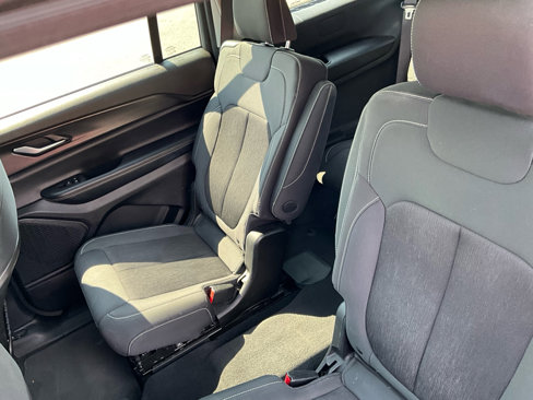 Used 2023 Jeep Grand Cherokee L Laredo image 9