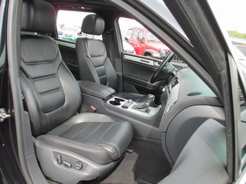 Used 2014 Volkswagen Touareg VR6 image 19