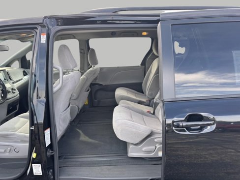 Used 2015 Toyota Sienna LE image 11