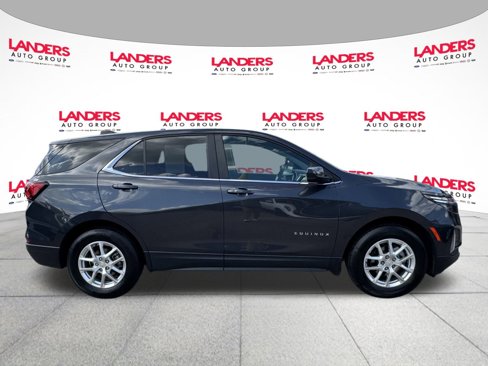 Used 2022 Chevrolet Equinox LT w/ Driver Convenience Package image 2