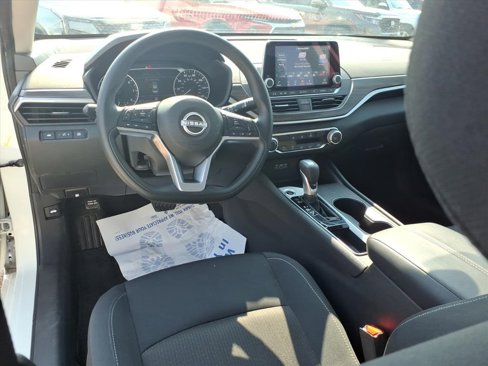 Used 2025 Nissan Altima 2.5 SV image 16