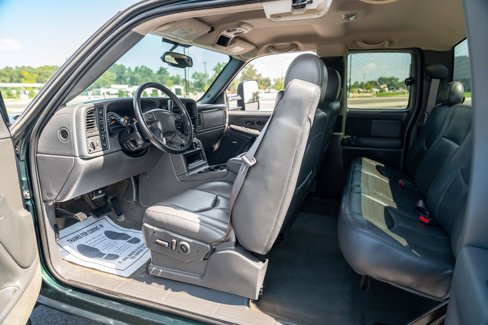 Used 2004 Chevrolet Silverado 2500 LT w/ Snow Plow Prep Package image 35