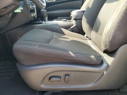 Used 2020 Nissan Pathfinder SV image 26