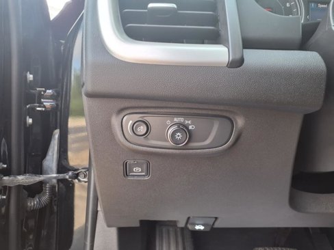 Used 2022 GMC Terrain SLE w/ Driver Convenience Package image 19