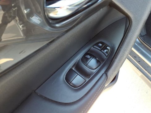 Used 2018 Nissan Rogue SV image 19