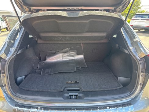 Used 2018 Nissan Rogue Sport SV w/ SV Technology Package image 11