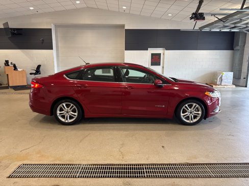 Used 2018 Ford Fusion SE image 5