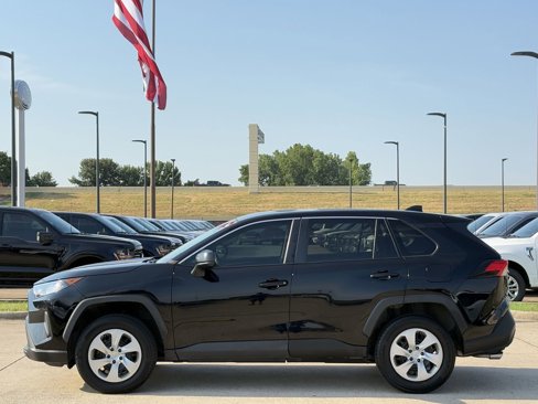 Used 2022 Toyota RAV4 LE image 3