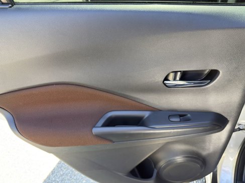Used 2020 Nissan Kicks SR w/ Exterior Package image 36