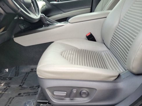 Used 2021 Toyota Camry SE image 14