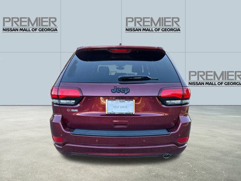 Used 2017 Jeep Grand Cherokee Altitude image 6