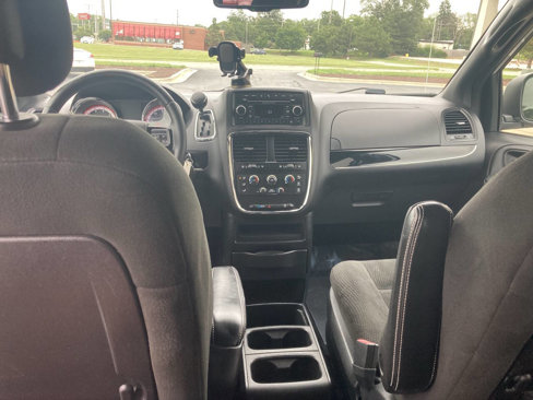 Used 2016 Dodge Grand Caravan SE image 18
