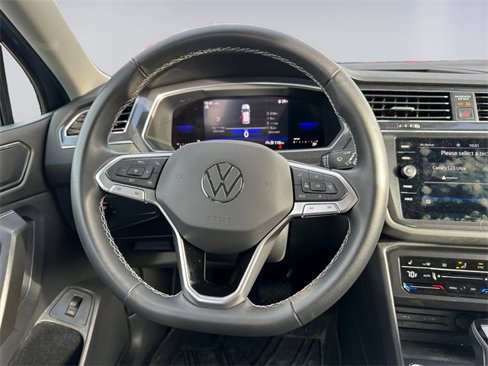 Used 2022 Volkswagen Tiguan SE image 12
