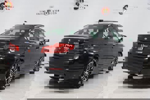 Used 2018 BMW 530i xDrive image 3