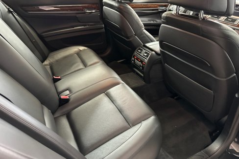 Used 2015 BMW 750i image 31