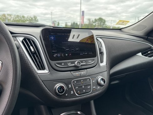 Used 2023 Chevrolet Malibu LT image 18