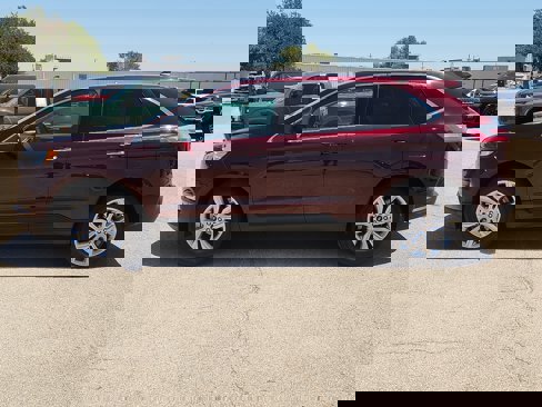 Used 2024 Ford Edge Titanium image 2