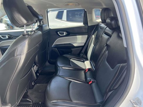 Certified 2022 Jeep Compass Limited image 9