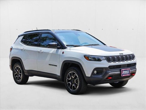 Used 2024 Jeep Compass Trailhawk image 3