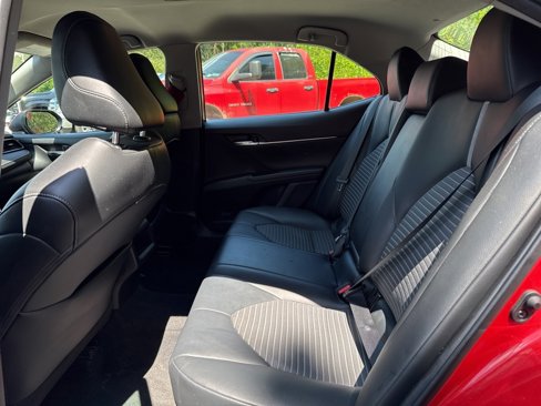 Used 2021 Toyota Camry SE image 32