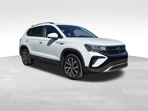 Used 2023 Volkswagen Taos SE image 1