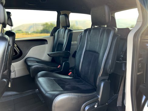 Used 2018 Dodge Grand Caravan SXT image 18