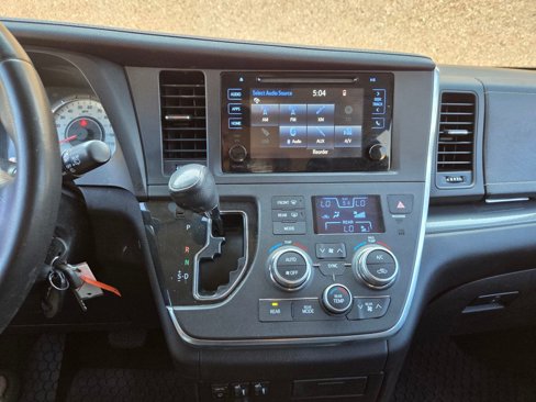 Used 2016 Toyota Sienna SE image 50