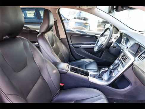 Used 2018 Volvo V60 T5 Cross Country w/ Convenience Package image 17