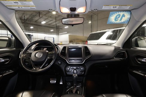 Used 2019 Jeep Cherokee Trailhawk image 28