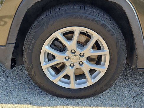 Used 2016 Jeep Cherokee Sport image 29