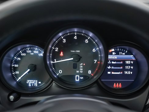 Certified 2023 Porsche Macan image 18